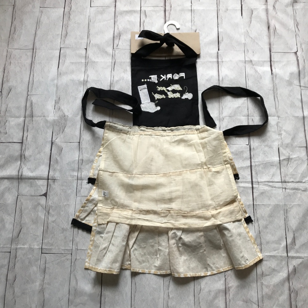 NWT Funny Kitchen Apron Ruffles Embroidered - Picture 3 of 3